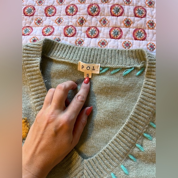 Anthropologie POL Slouchy Daisy Sweater size small-medium - Picture 4 of 8